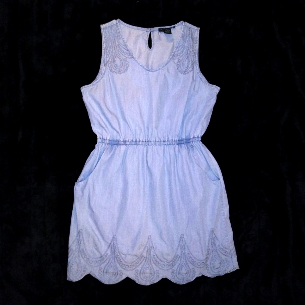 Grace Elements Distressed Light Wash Embroidered Denim Jumper Dress w Pockets